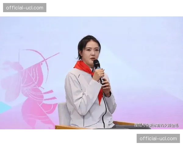 著名排球解说员走进校园，分享职业生涯故事激励青少年参与排球